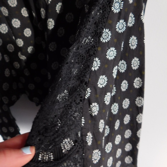 Black tank top! - Picture 6 of 6